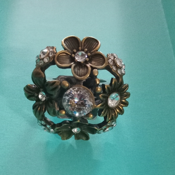 Gorgeous Custom Designed Creations Flower Power Ring - Picture 6 of 6